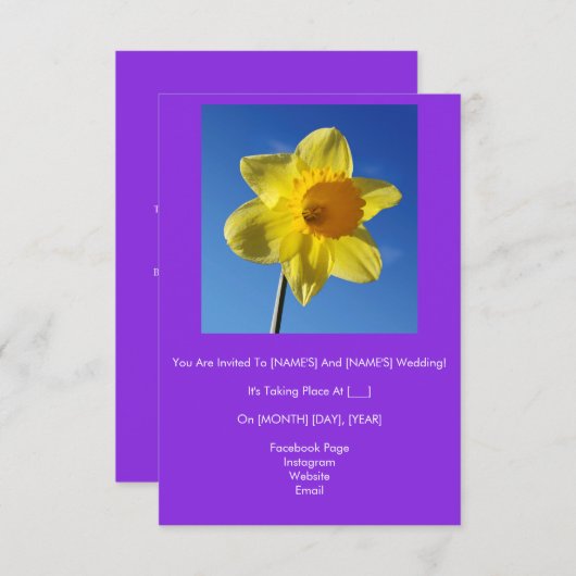 Gelukkig uitziende gele narcis bruiloft uitnodigin RSVP kaartje (Voorkant / Achterkant)