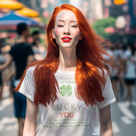 Gelukkig vind je waar 4 bladklaver groeit t-shirt