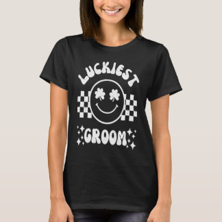 Gelukkig wordt de groom gelukt met de bachelorette t-shirt