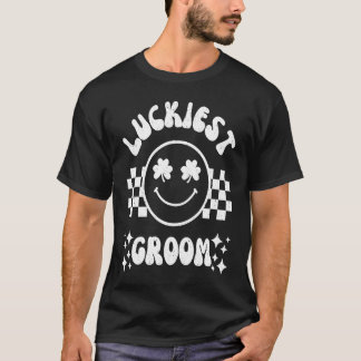 Gelukkig wordt de groom gelukt met de bachelorette t-shirt