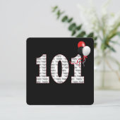 Gelukkige 101e verjaardag op zwarte uitnodiging (Staand voorkant)