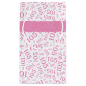 Gelukkige 105e Verjaardag Roze en Wit Nummerpatroo Klein Cadeauzakje (Achterkant)