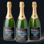 Gelukkige 18e Verjaardag Typografie Sparkling Wijnetiket<br><div class="desc">Gelukkige 18e verjaardag,  typografisch ontwerp. Witte,  blauwe en roze kleuren ontwerpen op een zwarte achtergrond.</div>