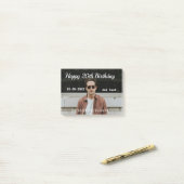 Gelukkige 20ste verjaardag eenvoudige foto naam to post-it® notes (Op bureau)