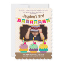 Gelukkige 3e verjaardag kleurrijke cupcakes Buntin