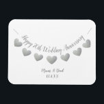 Gelukkige 70e bruiloft Jubileum Platinum Mum & Pap Magneet<br><div class="desc">Happy 70th Wedding Jubileum mama en papa platina trouwdag magneet,  met hart bunting ontwerp. De moderne magneet bevat ruimte voor de trouwdatum van het paar. Een betaalbaar cadeau voor ouders die 70 jaar huwelijk vieren. Een bijpassende kaart is ook beschikbaar in dit ontwerp.</div>