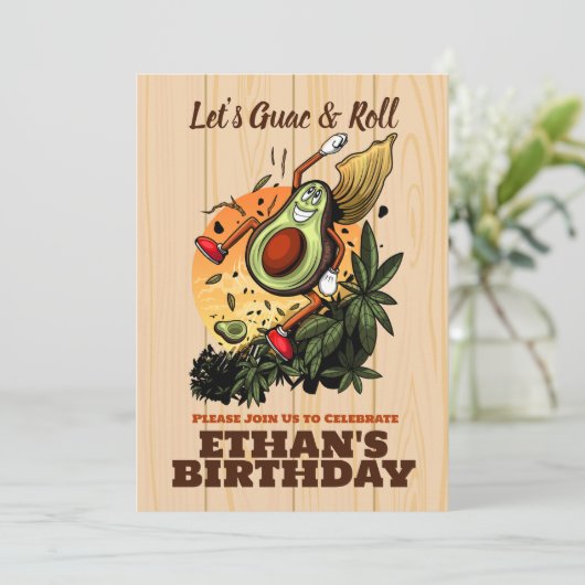 Gelukkige Avocado Verjaardag - Schattigee Lachende Kaart (Staand voorkant)