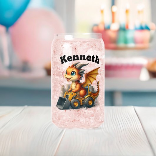 Gelukkige baby-draak rijdt een graaier aan blikvorm glas (Insitu (Baby Shower))