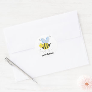 Gelukkige bijenprinses met kroon en slogan Bee Kin Ronde Sticker
