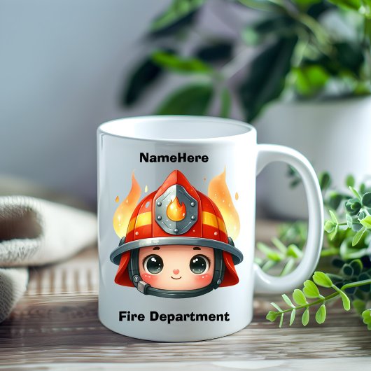 Gelukkige brandweerman mascotte met vlammen koffiemok