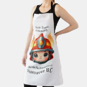 Gelukkige brandweerman mascotte met vlammen schort (Insitu)