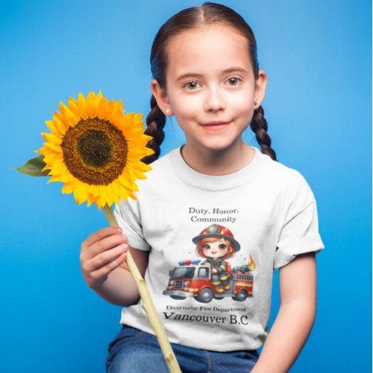 Gelukkige brandweerman rijdt rode vrachtwagen t-shirt