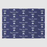 Gelukkige Chanoeka eenvoudige Menorah patroon blau Tissuepapier<br><div class="desc">Gelukkig Chanoeka Blue Holiday tissuepapier,  met een eenvoudig wit menorah patroon en script typografie ontwerp. Met witte aanpasbare letters kunt u uw eigen gegevens toevoegen. Een feestelijk vakantieitem om dit seizoen speciale geschenken en gunsten te sturen.</div>