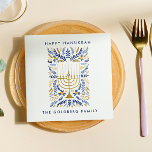 Gelukkige Chanoeka feestelijke Waterverf Menorah F Servet<br><div class="desc">Voeg een persoonlijk tintje toe aan uw Chanoeka-tafel met deze elegante florale papieren servetten met waterverf Menorah versierd met elegant tarwegebladerte in een verfijnd palet van goud,  lichtblauw en marineblauw met twee lijnen aangepaste tekst.</div>