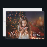 Gelukkige Chanoeka Foto Gepersonaliseerde Naam<br><div class="desc">Dit feestdagen ontwerp toont je favoriete foto met de tekst "Happy Chanoeka" en je familienaam in een overlay van een moderne witte typografie. Op de achterkant is een koraal en goud kwartblad patroon te zien. Personaliseer door de tekst in de tekstvakken te bewerken en uw eigen foto toe te voegen....</div>
