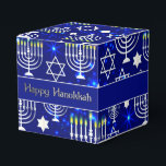 Gelukkige Chanoeka Menorah Cube Bedankdoosjes<br><div class="desc">*Aanpassen door tekst toe te voegen.</div>