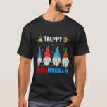 Gelukkige Chrismukkah Gnomes Kerstmis Chanoeka T-shirt<br><div class="desc">Grappig Gnomes Chanoeka Design,  met schattig drie tuin Gnomie,  kerstverlichting,  het dragen van menora en dreidel op een Feestelijke joodse Holiday Lights Ornament Decor,  Great Chanoeka Holiday Gift.</div>