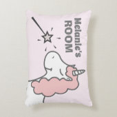 Gelukkige Eenhoorn met Roze Haar Gepersonaliseerde Accent Kussen (Voorkant(Verticaal))