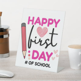 Gelukkige Eerste Dag van School, Schattigee Harten Reclamebord Met Voetstuk