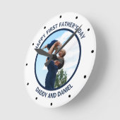Gelukkige Eerste Vaderdag Custom Foto & Tekst Ronde Klok (Hoek)