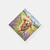 Gelukkige Gouden Retriever in Lavendelgebied Servet (Hoek)