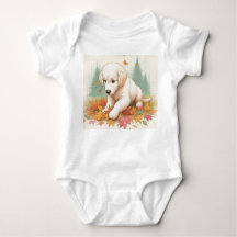 Gelukkige Gouden Retriever Puppy in bladeren