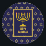 GELUKKIGE HANUKKAH Star David BLUE Ronde Sticker<br><div class="desc">Stijlvolle feestelijke HANUKKAH-stickers met faux Gold Star van David als achtergrondpatroon. Deel van het FESTIVE STARS-Collectie door Berean Design.</div>