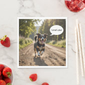 Gelukkige hond ruiken verjaardagstaart servet (Insitu)