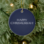 Gelukkige kerst joodse feestdag van de christmukka keramisch ornament<br><div class="desc">Happy Chrismukkah marine blauw en wit Christmas Jewish Holiday Ornament.</div>