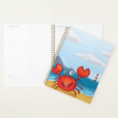Gelukkige Krab op Strand met Vuurtoren Planner (Display)