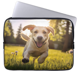 Gelukkige Labrador Puppy Running Laptop Sleeve