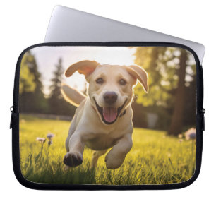 Gelukkige Labrador Puppy Running Laptop Sleeve