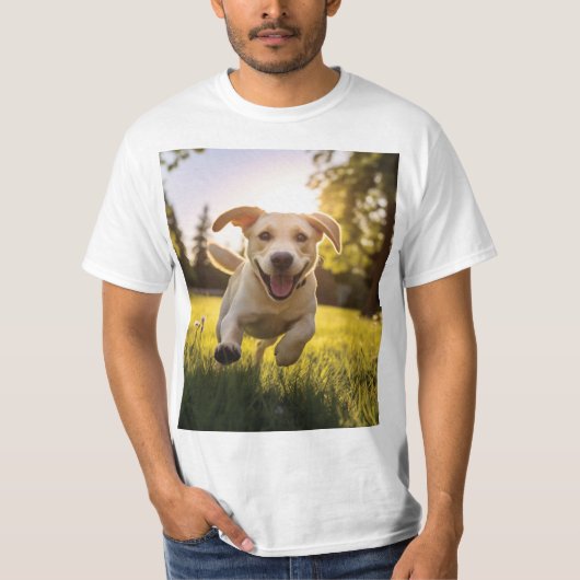 Gelukkige Labrador Puppy Running T-shirt (Voorkant)