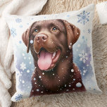 Gelukkige Labrador Retriever Sneeuw Puppy Hond Kussen<br><div class="desc">Introductie van de perfecte aanvulling op uw vakantie decor - onze Labrador Retriever Christmas kussens! Verkrijgbaar in zwart, geel of chocoladelabrador, deze kussens zijn een must-have voor elk hondenliefhebber. Kies uit gezellige openhaardscènes, vrolijke puppies in de sneeuw of feestelijke labradorhonden om uw leefruimte warm en gastvrij te laten voelen dit...</div>