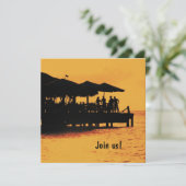 gelukkige mensen bij zonsondergang uitnodiging (Staand voorkant)