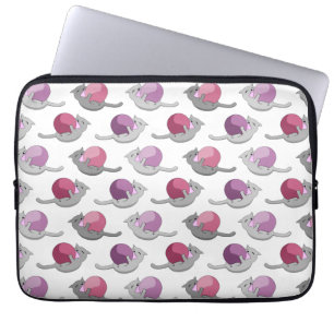 Gelukkige Moppige Katten Spelen met Ballen Patroon Laptop Sleeve