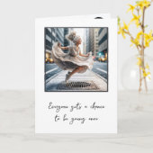 Gelukkige oude dame voor een verjaardag kaart (Gele Bloem)