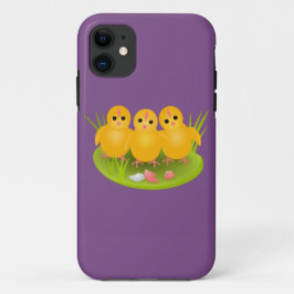 Gelukkige paasgele kuikens op groen gras iPhone 11 hoesje