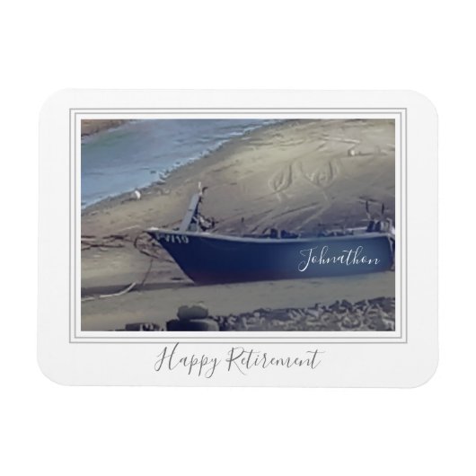 Gelukkige pensioenvissersboot op het strand magneet (Horizontaal)