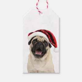 Gelukkige Pug met glinsterende rode kerstman hoed  Cadeaulabel