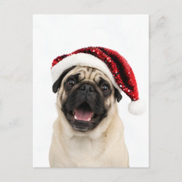 Gelukkige Pug met glinsterende rode kerstman hoed  Feestdagenkaart