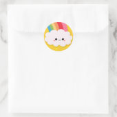 Gelukkige Regenboog Wolk op Geel Ronde Sticker (Tas)