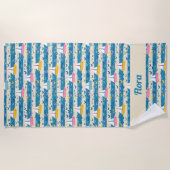 Gelukkige retro roze zeilboten op blauwe strepen strandlaken (Voorkant)