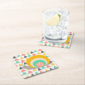 Gelukkige slak op driehoeken kartonnen onderzetters (Insitu)