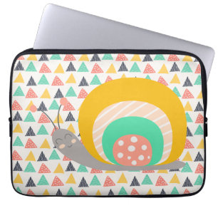 Gelukkige slak op driehoeken laptop sleeve