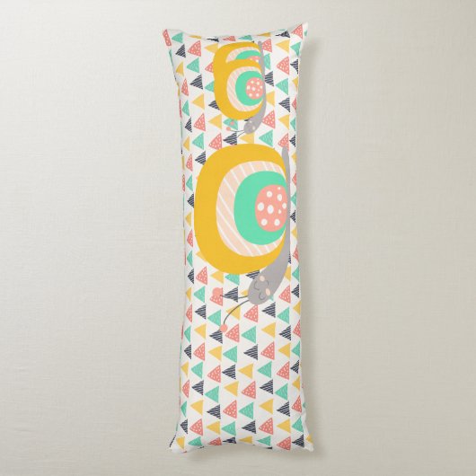 Gelukkige slak op driehoeken lichaamskussen (Achterkant (Verticaal))