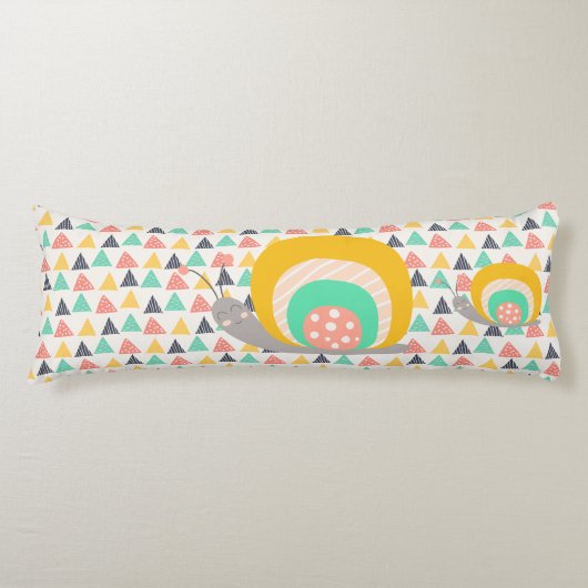 Gelukkige slak op driehoeken lichaamskussen (Voorkant)