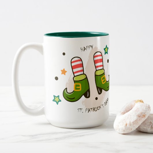 Gelukkige St. Patrick's Day Mooie Leprechaun Icone Tweekleurige Koffiemok (Met donut)