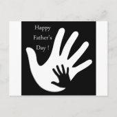 Gelukkige Vaderdag met de handen van vader en kind Briefkaart (Voorkant)