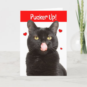 Gelukkige Valentijn Pucker Up Kat Met Uitgestoken Feestdagen Kaart